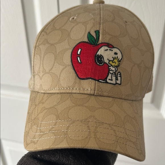 Coach x Snoopy Tan Cap with Brown Leather Strap - Picture 1 of 3